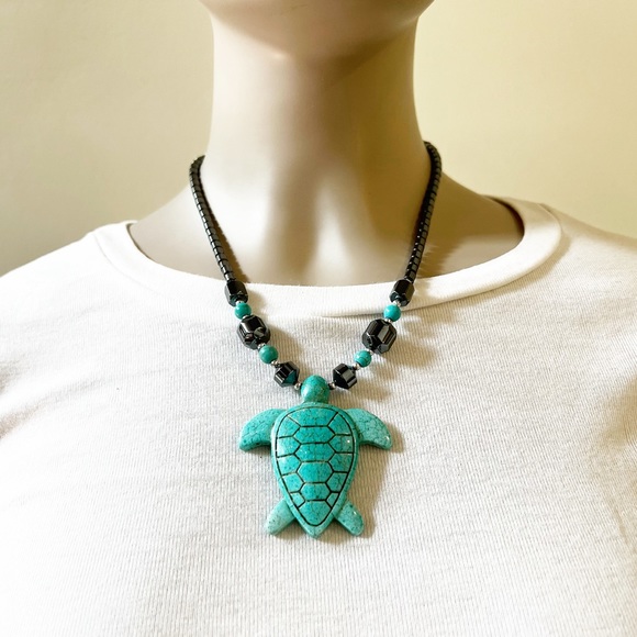 Jewelry - 🐢Healing hematite bead & turquoise turtle pendant necklace